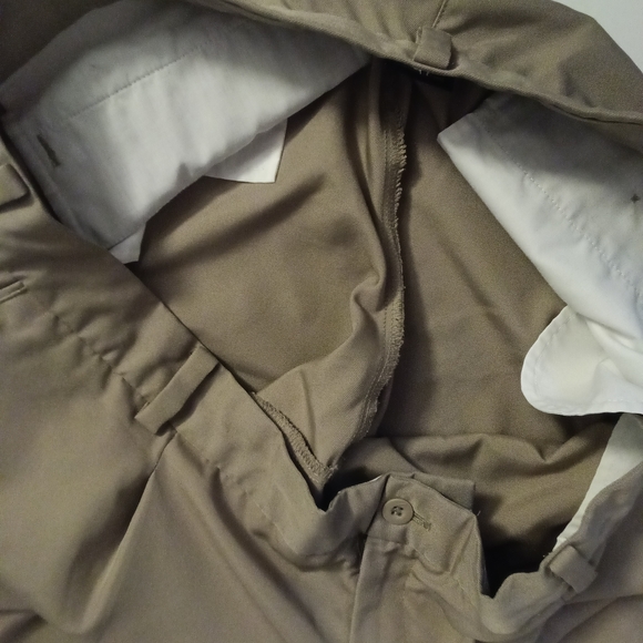 Mens Nike Golf Shorts Size 40 Tan - Picture 4 of 7